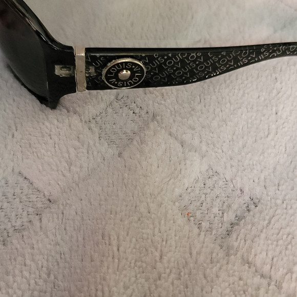 Sunglasses - Picture 2 of 5